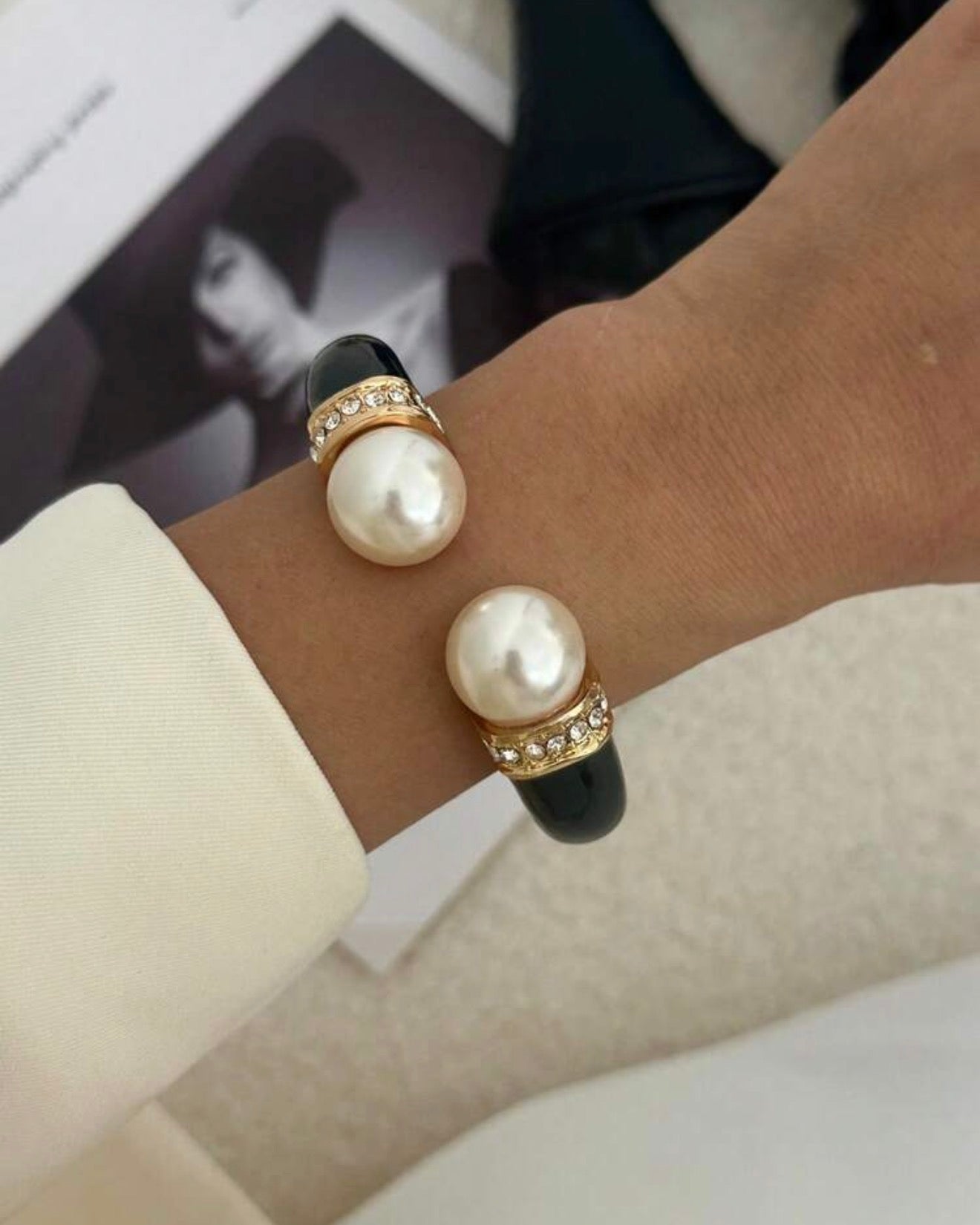 Open Pearl Bracelet - Black