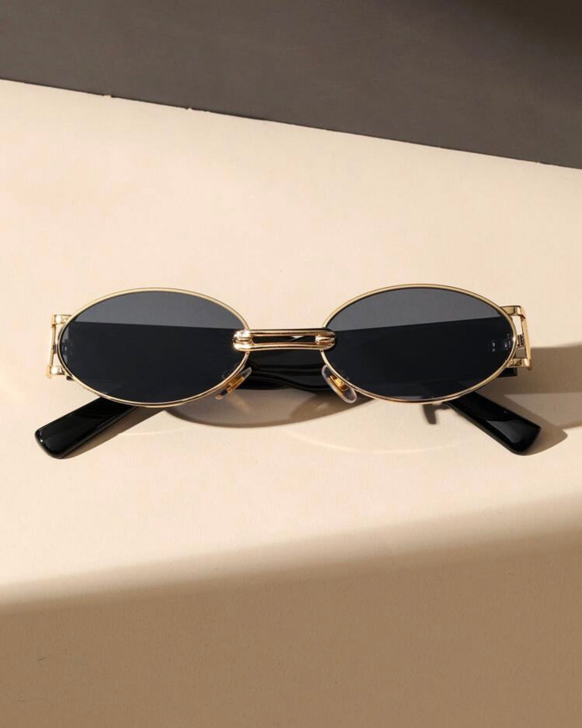 Vintage Frame Sunglasses- Black