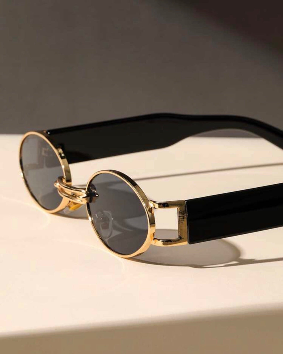 Vintage Frame Sunglasses- Black