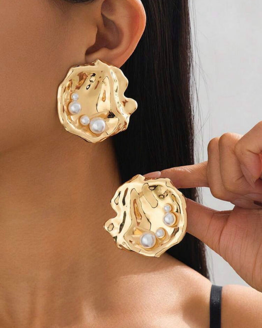 Scallop Pearl Earrings - Gold