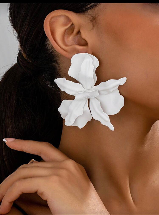 Sweet Escape Earrings - White